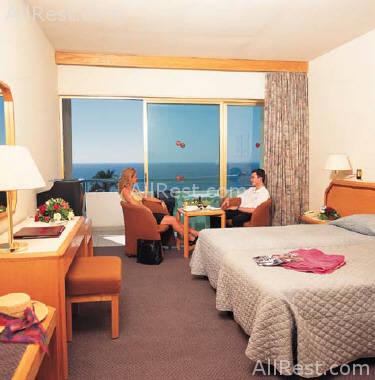 Louis Imperial Beach Hotel 8